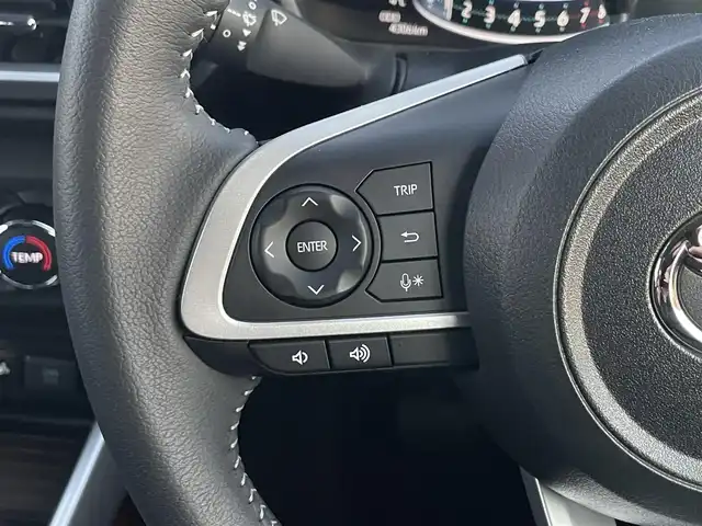 トヨタ ライズ Z 福島県 2025(令7)年 0.5万km ナチュラルベージュマイカM スマートアシスト/・衝突警報/・衝突回避支援ブレーキ機能/・標識認識機能/・先行車発進お知らせ機能/・アダプティブクルーズコントロール/・レーンキープコントロール/・車線逸脱警報機能/・車線逸脱抑制制御機能/・ふらつき警報/・路側逸脱警報/・誤発進抑制機能/社外メモリナビゲーション/型番：X9NX/【CD/DVD/SD/USB/HDMI/Bluetooth/TV】/バックカメラ/前後ドライブレコーダー/ビルトインETC/前席シートヒーター/LEDヘッドライト/・オートライト/・LEDフォグランプ/スマートキー/・プッシュスタート/ステアリングリモコン/アイドリングストップ/社外フロアマット