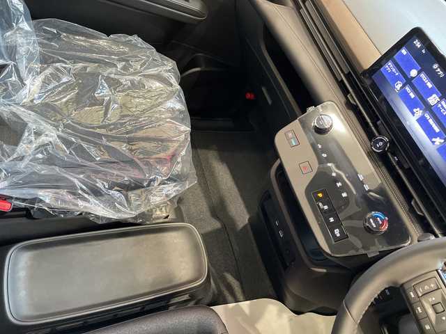 日産 セレナ e－パワー ハイウェイスター V 埼玉県 2025(令7)年 0.1千km パール プロパイロット/純正12.3インチナビ/　　BT/USB/HDMI/フルセグ/全方位カメラ/ワイヤレス充電/両側電動スライドドア/コーナーセンサー/レーダークルーズコントロール/レーンキープアシスト/デジタルインナーミラー/純正16インチアルミホイール/ETC2.0/スマートキー×2/禁煙車