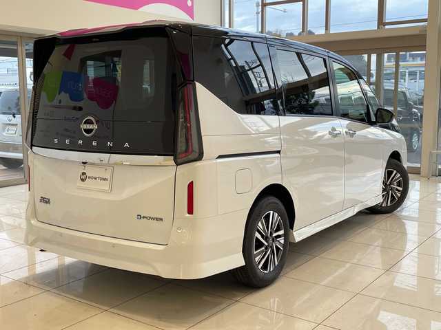 日産 セレナ e－パワー ハイウェイスター V 埼玉県 2025(令7)年 0.1千km パール プロパイロット/純正12.3インチナビ/　　BT/USB/HDMI/フルセグ/全方位カメラ/ワイヤレス充電/両側電動スライドドア/コーナーセンサー/レーダークルーズコントロール/レーンキープアシスト/デジタルインナーミラー/純正16インチアルミホイール/ETC2.0/スマートキー×2/禁煙車