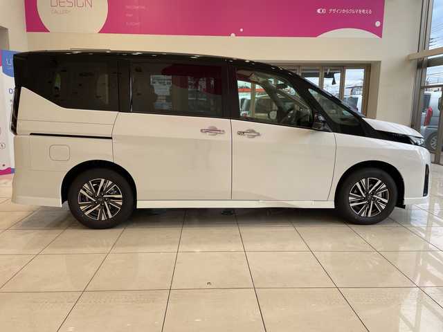 日産 セレナ e－パワー ハイウェイスター V 埼玉県 2025(令7)年 0.1千km パール プロパイロット/純正12.3インチナビ/　　BT/USB/HDMI/フルセグ/全方位カメラ/ワイヤレス充電/両側電動スライドドア/コーナーセンサー/レーダークルーズコントロール/レーンキープアシスト/デジタルインナーミラー/純正16インチアルミホイール/ETC2.0/スマートキー×2/禁煙車