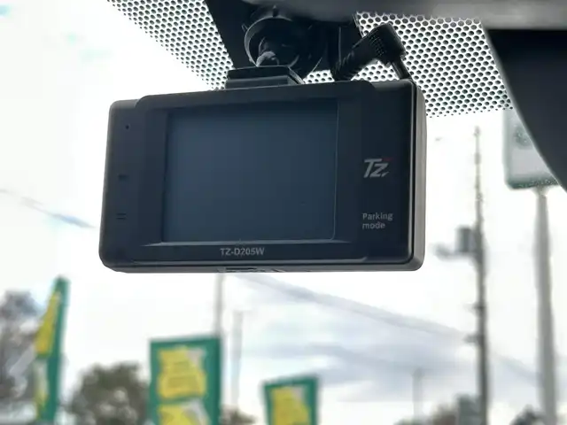 トヨタ ノア S－Z 千葉県 2024(令6)年 1.4万km ホワイトパールクリスタルシャイン トヨタセーフティセンス/純正10.5インチナビ（CD/DVD/TV/BT/HDMI）/13.2インチフリップダウンモニター/デジタルインナーミラー/ビルトインETC2.0/ドラレコ前後/バックモニター/レーダークルーズコントロール/ヘッドアップディスプレイ/両側パワースライド/コーナーセンサー/オートハイビーム/シートヒーター/革巻きステアリング/純正17インチホイール/ワンオーナー