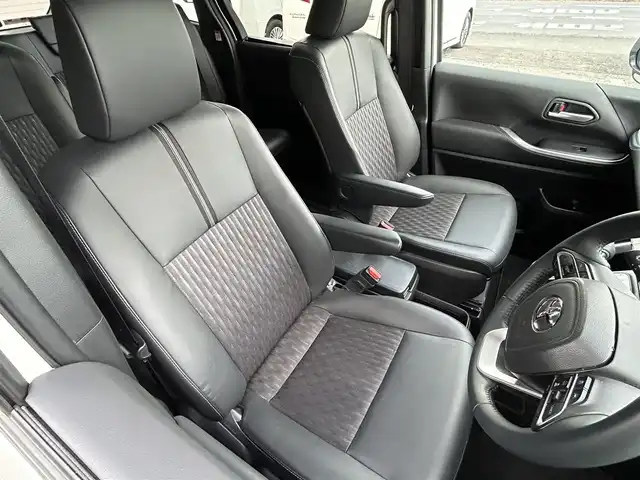 トヨタ ノア S－Z 千葉県 2024(令6)年 1.4万km ホワイトパールクリスタルシャイン トヨタセーフティセンス/純正10.5インチナビ（CD/DVD/TV/BT/HDMI）/13.2インチフリップダウンモニター/デジタルインナーミラー/ビルトインETC2.0/ドラレコ前後/バックモニター/レーダークルーズコントロール/ヘッドアップディスプレイ/両側パワースライド/コーナーセンサー/オートハイビーム/シートヒーター/革巻きステアリング/純正17インチホイール/ワンオーナー