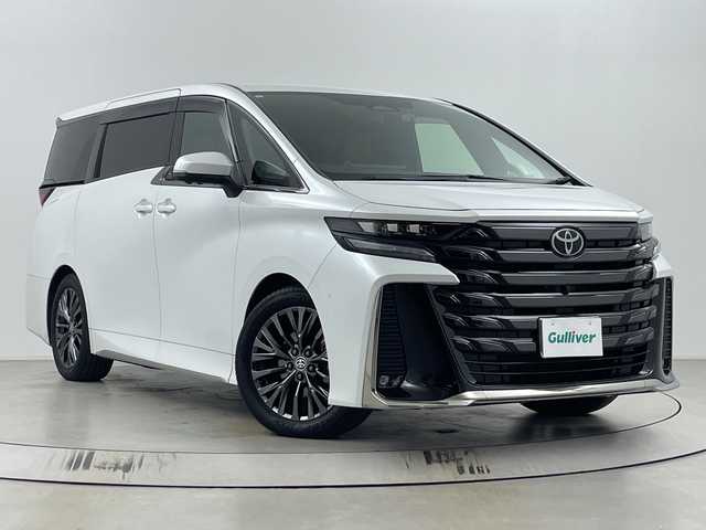 トヨタ ヴェルファイア ハイブリット Z プレミア 埼玉県 2024(令6)年 1.3万km プラチナホワイトパールマイカ ユニバーサルステップ/純正13.2型フリップダウンモニター/ガラスルーフ/純正ディスプレイオーディオ/(Bluetooth/USB/HDMI/AM/FM)/地デジフルセグ/前後ドライブレコーダー/ETC2.0/アダプティブクルーズコントロール/ブラインドスポットモニター/パーキングサポートブレーキ/車線逸脱警報/衝突軽減ブレーキ/クリアランスソナー/オートマチックハイビーム/ヘッドアップディスプレイ/パドルシフト/パワーバックドア/ワイヤレス充電/AC100V/デジタルインナーミラー/シートメモリー/オットマン/シートヒーター・ベンチレーション/電子パーキングシステム/ブレーキホールド/ロールサンシェード/プッシュスタート/ステアリングリモコン/ウィンカーミラー/電動格納ミラー/フロントフォグランプ/社外フロアマット/純正ドアバイザー/純正19インチアルミホイール