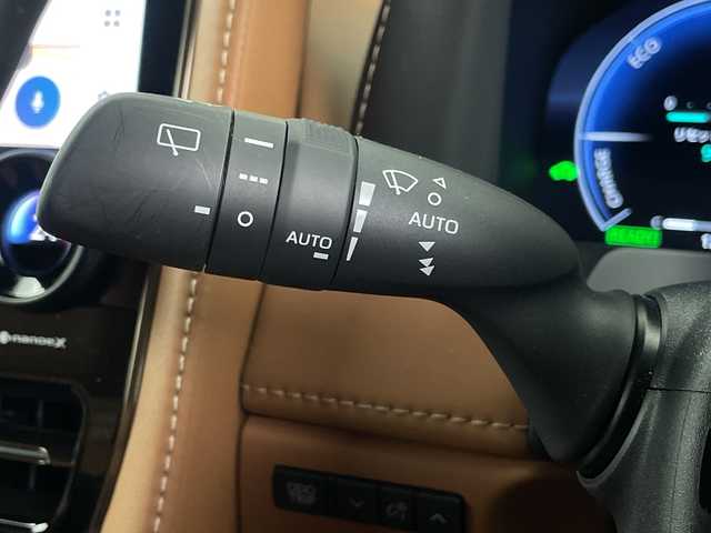 トヨタ ヴェルファイア ハイブリット Z プレミア 埼玉県 2024(令6)年 1.3万km プラチナホワイトパールマイカ ユニバーサルステップ/純正13.2型フリップダウンモニター/ガラスルーフ/純正ディスプレイオーディオ/(Bluetooth/USB/HDMI/AM/FM)/地デジフルセグ/前後ドライブレコーダー/ETC2.0/アダプティブクルーズコントロール/ブラインドスポットモニター/パーキングサポートブレーキ/車線逸脱警報/衝突軽減ブレーキ/クリアランスソナー/オートマチックハイビーム/ヘッドアップディスプレイ/パドルシフト/パワーバックドア/ワイヤレス充電/AC100V/デジタルインナーミラー/シートメモリー/オットマン/シートヒーター・ベンチレーション/電子パーキングシステム/ブレーキホールド/ロールサンシェード/プッシュスタート/ステアリングリモコン/ウィンカーミラー/電動格納ミラー/フロントフォグランプ/社外フロアマット/純正ドアバイザー/純正19インチアルミホイール