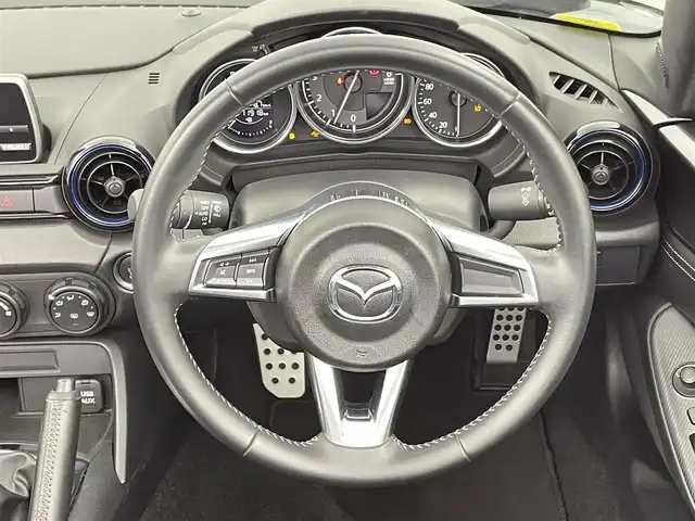 マツダ ロードスター 990S 千葉県 2022(令4)年 1.2万km マシーングレープレミアムM 専用ブルー幌/ブラインドスポットモニター/クリアランスソナー/アドバンスドスマートシティブレーキ/革巻きステアリング/ステアリングスイッチ/ETC/純正オーディオ/・AM/FM/・AUX/RAYSアルミホイール/ｂreｍboブレーキキャリパー/LEDヘッドライト/フォグランプ/オートヘッドライト/電動格納ミラー/純正フロアマット/社外シガーソケット/プッシュスタート