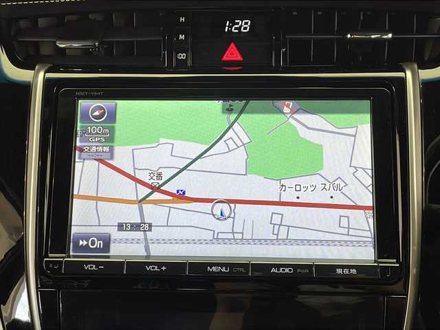 トヨタ ハリアー プレミアム 栃木県 2015(平27)年 6.4万km ブラック 純正9インチナビ（NSZT-Y64T）/（フルセグ・Bluetooth・CD・DVD・SD）/バックカメラ/トヨタセーフティセンス/　・衝突軽減システム/　・レーンキープアシストシステム/　・オートマチックハイビーム/　・先行車発進告知/ビルトインETC/パワーバックドア/運転席パワーシート/ハーフレザーシート/前方ドライブレコーダー(DC-DR400)/LEDヘッドライト/オートライト/純正アルミホイール/純正フロアマット/電動格納ミラー/プッシュスタート/アイドリングストップ/取扱説明書/保証書