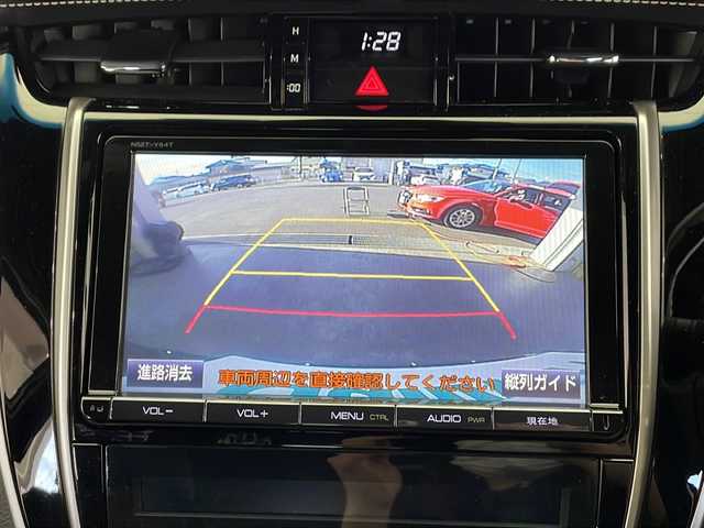 トヨタ ハリアー プレミアム 栃木県 2015(平27)年 6.4万km ブラック 純正9インチナビ（NSZT-Y64T）/（フルセグ・Bluetooth・CD・DVD・SD）/バックカメラ/トヨタセーフティセンス/　・衝突軽減システム/　・レーンキープアシストシステム/　・オートマチックハイビーム/　・先行車発進告知/ビルトインETC/パワーバックドア/運転席パワーシート/ハーフレザーシート/前方ドライブレコーダー(DC-DR400)/LEDヘッドライト/オートライト/純正アルミホイール/純正フロアマット/電動格納ミラー/プッシュスタート/アイドリングストップ/取扱説明書/保証書