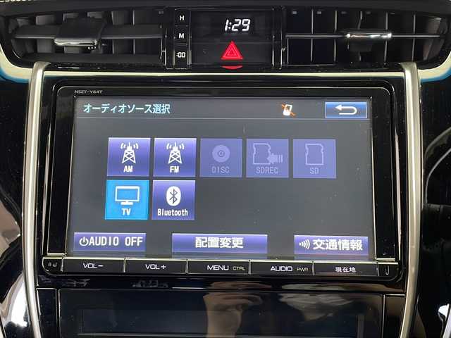 トヨタ ハリアー プレミアム 栃木県 2015(平27)年 6.4万km ブラック 純正9インチナビ（NSZT-Y64T）/（フルセグ・Bluetooth・CD・DVD・SD）/バックカメラ/トヨタセーフティセンス/　・衝突軽減システム/　・レーンキープアシストシステム/　・オートマチックハイビーム/　・先行車発進告知/ビルトインETC/パワーバックドア/運転席パワーシート/ハーフレザーシート/前方ドライブレコーダー(DC-DR400)/LEDヘッドライト/オートライト/純正アルミホイール/純正フロアマット/電動格納ミラー/プッシュスタート/アイドリングストップ/取扱説明書/保証書