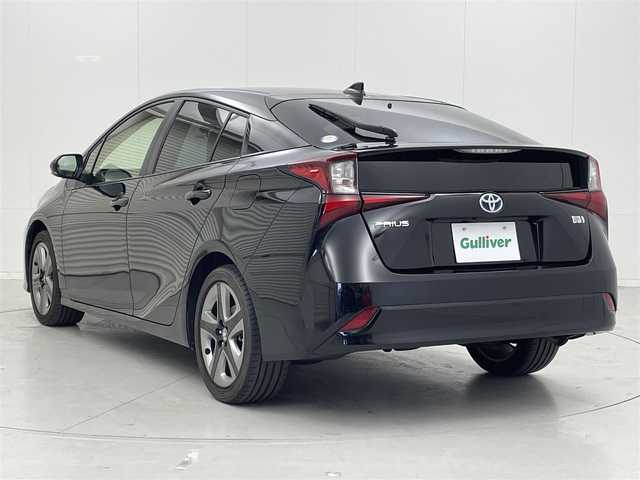 トヨタ プリウス S ツーリングセレクション 奈良県 2021(令3)年 3.9万km アティチュードブラックマイカ 純正ディスプレイオーディオ/アイドリングストップ/クルーズコントロール/ビルトインETC/プッシュスタート/アラウンドビューモニター/純正フロアマット/コーナーセンサー前後/純正アルミホイール/シートヒーター（D＋N席）/アダプティブクルーズコントロール（ACC）/クリアランスソナー/USB/シートヒーター/LEDヘッドライト＆フォグランプ/オートマチックハイビーム/スマートキー/横滑り防止機能/電動格納ミラー