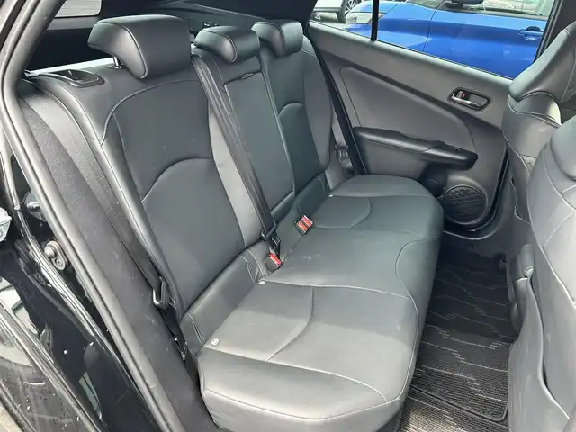 トヨタ プリウス S ツーリングセレクション 奈良県 2021(令3)年 3.9万km アティチュードブラックマイカ 純正ディスプレイオーディオ/アイドリングストップ/クルーズコントロール/ビルトインETC/プッシュスタート/アラウンドビューモニター/純正フロアマット/コーナーセンサー前後/純正アルミホイール/シートヒーター（D＋N席）/アダプティブクルーズコントロール（ACC）/クリアランスソナー/USB/シートヒーター/LEDヘッドライト＆フォグランプ/オートマチックハイビーム/スマートキー/横滑り防止機能/電動格納ミラー