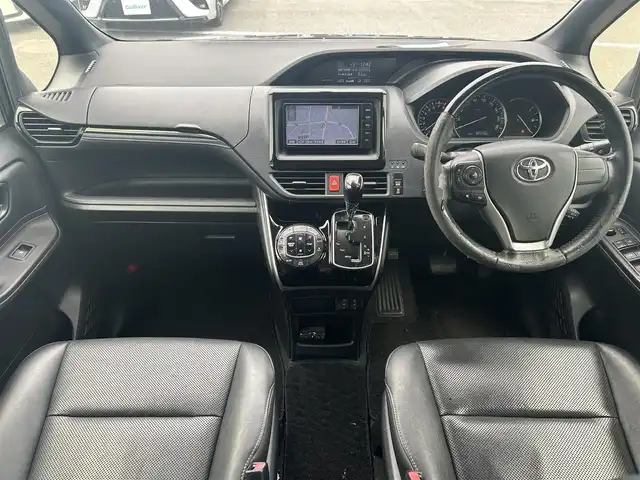 トヨタ エスクァイア Gi 徳島県 2015(平27)年 8.2万km ブラック 純正ナビ/(フルセグ/Bluetooth/DVD/CD)/バックカメラ/ETC/両側パワースライドドア/クルーズコントロール/前席シートヒーター/ロール式サンシェード/オートライト/LEDヘッドライト/フォグランプ