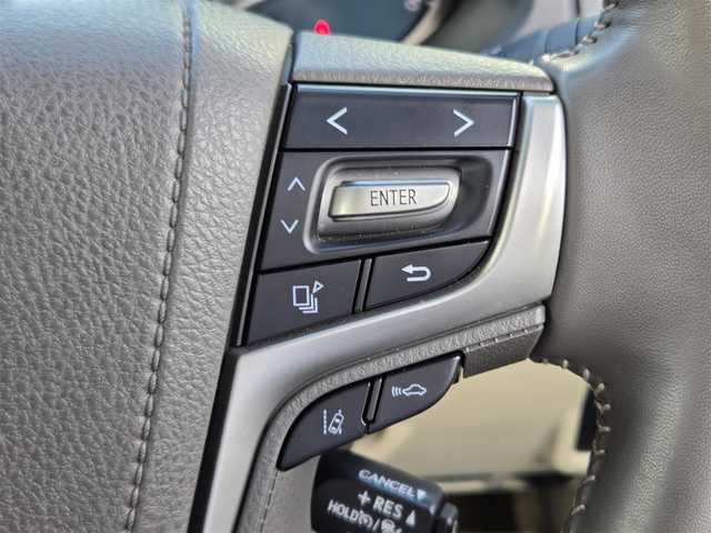 トヨタ ランドクルーザー プラド TX Lパッケージ マットブラED 鹿児島県 2023(令5)年 2.3万km ホワイトパールクリスタルシャイン ムーンルーフ/4WD/ストラーダナビ(Bluetooth/CD/DVD)/フルセグTV/バックカメラ/ビルトインETC/レーダークルーズコントロール/クリアランスソナー/セーフティセンス/・プリクラッシュセーフティ/・レーンディパーチャーアラート/・オートマチックハイビーム/・ロードサインアシスト/先行車発進告知機能/パーキングサポートブレーキ/トラクションコントロール/ヒルスタートアシストコントロール/LEDヘッドランプ/本革巻きステアリング/ニュートラルベージュ革シート/前席パワーシート/快適温熱シート/ルーフレール/ベースキャリア/純正18インチアルミホイール/スマートキー/スマートエントリー/スタートシステム/禁煙車