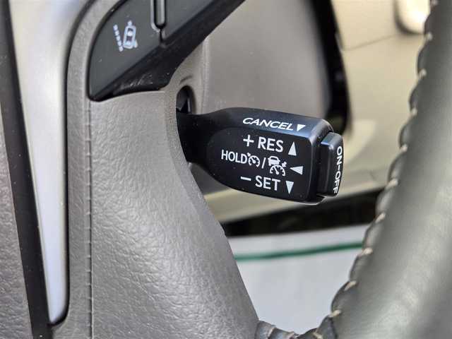トヨタ ランドクルーザー プラド TX Lパッケージ マットブラED 鹿児島県 2023(令5)年 2.3万km ホワイトパールクリスタルシャイン ムーンルーフ/4WD/ストラーダナビ(Bluetooth/CD/DVD)/フルセグTV/バックカメラ/ビルトインETC/レーダークルーズコントロール/クリアランスソナー/セーフティセンス/・プリクラッシュセーフティ/・レーンディパーチャーアラート/・オートマチックハイビーム/・ロードサインアシスト/先行車発進告知機能/パーキングサポートブレーキ/トラクションコントロール/ヒルスタートアシストコントロール/LEDヘッドランプ/本革巻きステアリング/ニュートラルベージュ革シート/前席パワーシート/快適温熱シート/ルーフレール/ベースキャリア/純正18インチアルミホイール/スマートキー/スマートエントリー/スタートシステム/禁煙車