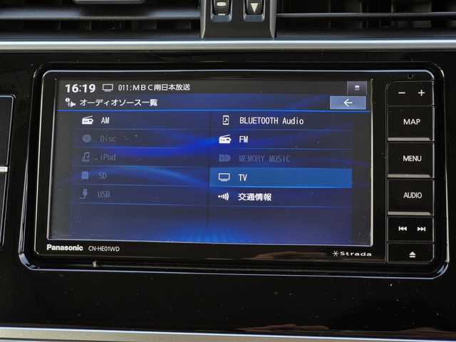 トヨタ ランドクルーザー プラド TX Lパッケージ マットブラED 鹿児島県 2023(令5)年 2.3万km ホワイトパールクリスタルシャイン ムーンルーフ/4WD/ストラーダナビ(Bluetooth/CD/DVD)/フルセグTV/バックカメラ/ビルトインETC/レーダークルーズコントロール/クリアランスソナー/セーフティセンス/・プリクラッシュセーフティ/・レーンディパーチャーアラート/・オートマチックハイビーム/・ロードサインアシスト/先行車発進告知機能/パーキングサポートブレーキ/トラクションコントロール/ヒルスタートアシストコントロール/LEDヘッドランプ/本革巻きステアリング/ニュートラルベージュ革シート/前席パワーシート/快適温熱シート/ルーフレール/ベースキャリア/純正18インチアルミホイール/スマートキー/スマートエントリー/スタートシステム/禁煙車