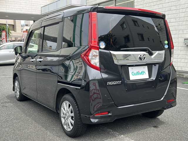 トヨタ ルーミー カスタムG S 埼玉県 2018(平30)年 7.2万km ブラックマイカメタリック 走行距離71671km/ワンオーナー/純正SDナビ（NSZT-W66T）/AM/FM/CD/MSV/フルセグＴＶ/バックカメラ/フリップダウンモニター/純正フロアマット/社外14インチAW(スタッドレス)/両側パワースライドドア/革巻きハンドル/クルーズコントロール/車線逸脱警報/衝突被害軽減システム/横滑り防止装置/先行車発進警報/アイドリングストップ/プッシュスタート/ドアバイザー/LEDヘッドライト/フォグランプ/電動格納ミラー/ウィンカーミラー/スマートキー×１/保証書/取扱説明書
