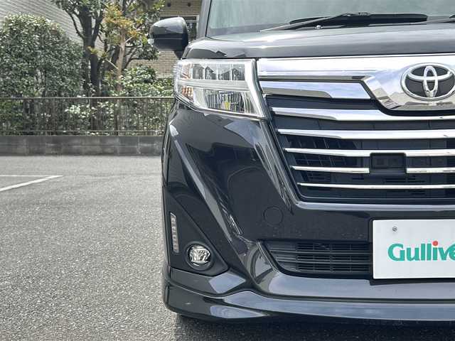 トヨタ ルーミー カスタムG S 埼玉県 2018(平30)年 7.2万km ブラックマイカメタリック 走行距離71671km/ワンオーナー/純正SDナビ（NSZT-W66T）/AM/FM/CD/MSV/フルセグＴＶ/バックカメラ/フリップダウンモニター/純正フロアマット/社外14インチAW(スタッドレス)/両側パワースライドドア/革巻きハンドル/クルーズコントロール/車線逸脱警報/衝突被害軽減システム/横滑り防止装置/先行車発進警報/アイドリングストップ/プッシュスタート/ドアバイザー/LEDヘッドライト/フォグランプ/電動格納ミラー/ウィンカーミラー/スマートキー×１/保証書/取扱説明書
