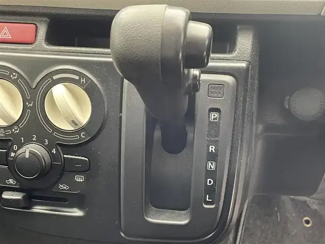 スズキ アルト S 滋賀県 2015(平27)年 7.5万km ピュアレッド 禁煙車/７インチKENWOODナビ/(ワンセグTV・Bluetooth・CD・DVD・USB・ipod・SD)/ETC/シートヒーター/衝突軽減機能/横滑り防止機能/ABS/ヘッドライトレベライザー/革調シートカバー/リモコンキー/スペアキー/エアコン/電動格納ミラー/パワーウィンドウ/社外フロアマット