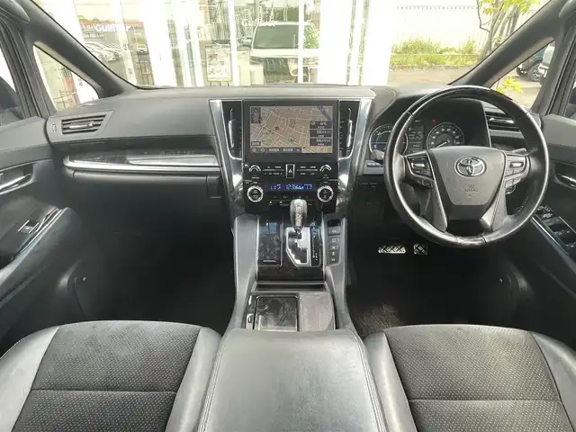トヨタ アルファードハイブリット S タイプゴールド 道央・札幌 2020(令2)年 6.3万km ホワイトパールクリスタルシャイン ・４WD/・ワンオーナー/・衝突軽減ブレーキ/・サンルーフ/・モデリスタエアロ/・パーキングアシスト/・純正ナビ/　CD＆DVD＆BT＆TV/・バックカメラ/・全方位カメラ/・ブラインドスポットモニター/・パワーバックドア/・両側パワースライドドア/・フリップダウンモニター/・レーダークルーズコントロール/・コーナーセンサー/・レーンキープアシスト/・オートエアコン/・オートライト/・オートリトラミラー/・MT付きAT/・ビルトインETC/・JBLプレミアムサウンド/・三眼ライト/・プッシュスタート/・スマートキー/・クレンツェ20インチAW/・純正フロアマット/・ドアバイザー/・ウィンカーミラー/・フォグライト