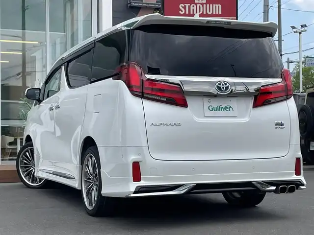 トヨタ アルファードハイブリット S タイプゴールド 道央・札幌 2020(令2)年 6.3万km ホワイトパールクリスタルシャイン ・４WD/・ワンオーナー/・衝突軽減ブレーキ/・サンルーフ/・モデリスタエアロ/・パーキングアシスト/・純正ナビ/　CD＆DVD＆BT＆TV/・バックカメラ/・全方位カメラ/・ブラインドスポットモニター/・パワーバックドア/・両側パワースライドドア/・フリップダウンモニター/・レーダークルーズコントロール/・コーナーセンサー/・レーンキープアシスト/・オートエアコン/・オートライト/・オートリトラミラー/・MT付きAT/・ビルトインETC/・JBLプレミアムサウンド/・三眼ライト/・プッシュスタート/・スマートキー/・クレンツェ20インチAW/・純正フロアマット/・ドアバイザー/・ウィンカーミラー/・フォグライト