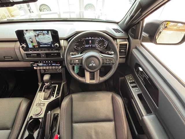 三菱 トライトン GSR 埼玉県 2024(令6)年 0.8万km ダイヤモンドブラックマイカ e-Assist/純正9インチナビ/　　USB/BT/フルセグTV/マルチアラウンドモニター/レーダークルーズコントロール/LEDオートライト/レザーシート/パワーシート/シートヒーター/ステアリングヒーター/ステアリングスイッチ/アイドリングストップ/プッシュスタート/ETC/禁煙車