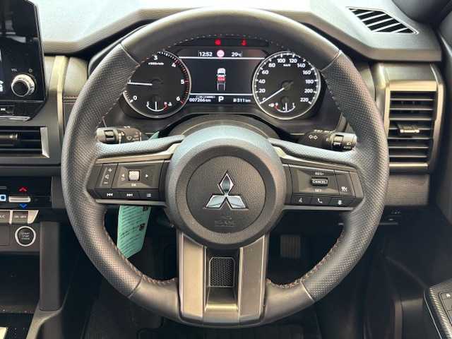 三菱 トライトン GSR 埼玉県 2024(令6)年 0.8万km ダイヤモンドブラックマイカ e-Assist/純正9インチナビ/　　USB/BT/フルセグTV/マルチアラウンドモニター/レーダークルーズコントロール/LEDオートライト/レザーシート/パワーシート/シートヒーター/ステアリングヒーター/ステアリングスイッチ/アイドリングストップ/プッシュスタート/ETC/禁煙車