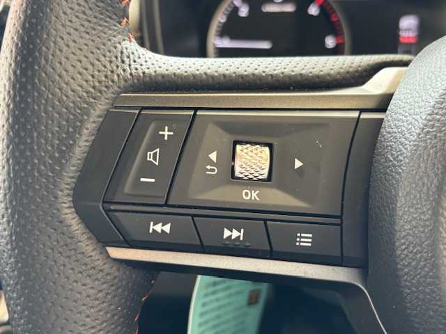 三菱 トライトン GSR 埼玉県 2024(令6)年 0.8万km ダイヤモンドブラックマイカ e-Assist/純正9インチナビ/　　USB/BT/フルセグTV/マルチアラウンドモニター/レーダークルーズコントロール/LEDオートライト/レザーシート/パワーシート/シートヒーター/ステアリングヒーター/ステアリングスイッチ/アイドリングストップ/プッシュスタート/ETC/禁煙車