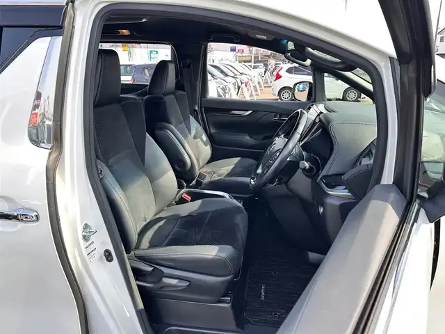 トヨタ ヴェルファイア Z ゴールデンアイズ 宮城県 2020(令2)年 3.3万km ホワイトパールクリスタルシャイン TRDフルエアロ（F/S/R）/セーフティセンス/・プリクラッシュセーフティ/・レーントレーシングアシスト/・ロードサインアシスト/・アダプティブハイビームシステム/・レーダークルーズコントロール（全車速追従機能付）/インテリジェントクリアランスソナー/純正12インチフリップダウンモニター（V12T-R68C）/9インチディスプレイオーディオ/・ナビ機能付/・CD/DVDデッキ/・Bluetooth/・フルセグTV/バックカメラ/ビルトインETC/ドライブレコーダー/AC100V/100Wコンセント/パワーバックドア/両側パワースライドドア/ハーフレザーシート/ウッドコンビステアリング/ステアリングスイッチ/電動パーキングブレーキ/ブレーキホールド/3眼LEDヘッドランプ/フォグランプ/オートライト/スマートキー＆プッシュスタート/電動格納ミラー/純正18インチAW/フロアマット/ドアバイザー/W/サイド/カーテンエアバッグ