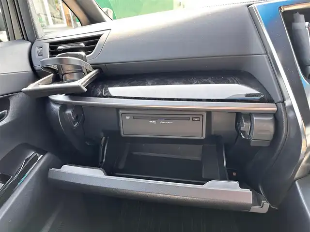 トヨタ ヴェルファイア Z ゴールデンアイズ 宮城県 2020(令2)年 3.3万km ホワイトパールクリスタルシャイン TRDフルエアロ（F/S/R）/セーフティセンス/・プリクラッシュセーフティ/・レーントレーシングアシスト/・ロードサインアシスト/・アダプティブハイビームシステム/・レーダークルーズコントロール（全車速追従機能付）/インテリジェントクリアランスソナー/純正12インチフリップダウンモニター（V12T-R68C）/9インチディスプレイオーディオ/・ナビ機能付/・CD/DVDデッキ/・Bluetooth/・フルセグTV/バックカメラ/ビルトインETC/ドライブレコーダー/AC100V/100Wコンセント/パワーバックドア/両側パワースライドドア/ハーフレザーシート/ウッドコンビステアリング/ステアリングスイッチ/電動パーキングブレーキ/ブレーキホールド/3眼LEDヘッドランプ/フォグランプ/オートライト/スマートキー＆プッシュスタート/電動格納ミラー/純正18インチAW/フロアマット/ドアバイザー/W/サイド/カーテンエアバッグ