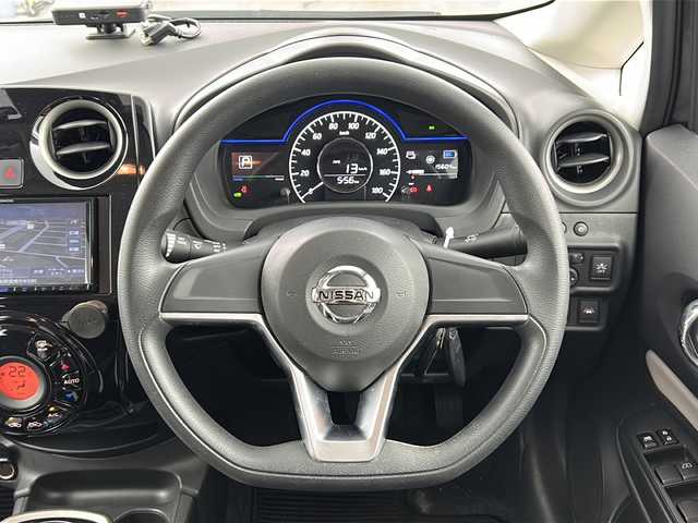 日産 ノート e－パワー X 愛知県 2020(令2)年 1.6万km ダークメタルグレー 禁煙車/衝突軽減ブレーキ/レーンキープアシスト/7インチナビ/・バックカメラ/・Bluetooth/DENSOドライブレコーダー(261201-0041)/ETC/コーナーセンサー/スマートキー/プッシュスタート/フロアマット/純正アルミホイール