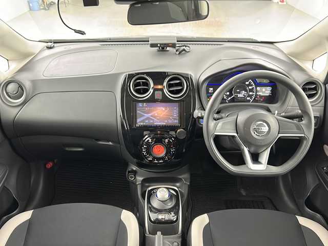 日産 ノート e－パワー X 愛知県 2020(令2)年 1.6万km ダークメタルグレー 禁煙車/衝突軽減ブレーキ/レーンキープアシスト/7インチナビ/・バックカメラ/・Bluetooth/DENSOドライブレコーダー(261201-0041)/ETC/コーナーセンサー/スマートキー/プッシュスタート/フロアマット/純正アルミホイール