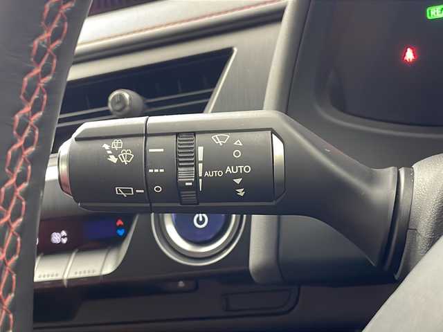 レクサス ＵＸ 250h Fスポーツ 岐阜県 2021(令3)年 4.5万km ホワイトノーヴァガラスフレーク サンルーフ　/メーカーナビ　/全方位カメラ　/ブラインドスポットモニター　/ヘッドアップディスプレイ　/レッドレザーシート　/パワーシート/メモリシート/シートヒーター　/シートクーラー　/ハンドルヒーター　/ＥＴＣ２．０　/ドライブレコーダー/パドルシフト/電動リアゲート