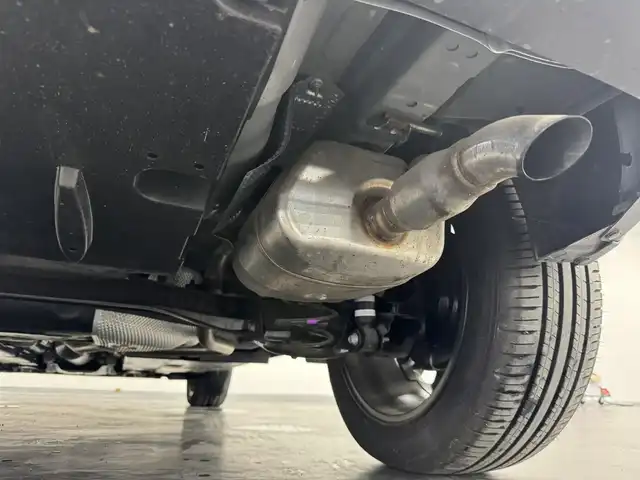 トヨタ ヤリスクロス ハイブリッド Z 三重県 2021(令3)年 0.4万km ホワイトパールクリスタルシャイン ハイブリッド/FF/フロアCVT/純正 8インチディスプレイオーディオ＆ナビ/（AM/FM/USB/iPod/Bluetooth/Miracast/TV/CarPlay/AndroidAuto）/【OP】パノラミックビューモニター/ドライブレコーダー 前後/ビルトイン ETC2.0/Toyota Safety Sense/・プリクラッシュセーフティ［PCS］/・レーントレーシングアシスト［LTA］/・レーダークルコン（全車速追従機能付）/・オートハイビーム［AHB］/・ロードサインアシスト［RSA］/・セカンダリーコリジョンブレーキ［SCB］/・インテリジェントクリアランスソナー［パーキングサポートブレーキ（静止物＆後方接近車両）］/・【OP】ブラインドスポットモニター［BSM］/・先行車発進告知機能/装備/・ハーフレザーシート/・シートヒーター（D/N）/・パワーシート（D6way）/・オートエアコン/・オートライト/・LEDヘッドランプ/・ステアリングスイッチ/・プッシュスタート/・電子パーキングブレーキ＆ブレーキホールド/・USBジャック（充電用x1、入力用x1）/・純正18inAW/・保/取/マルチ取/ナビ取/・スマートキーx2/など