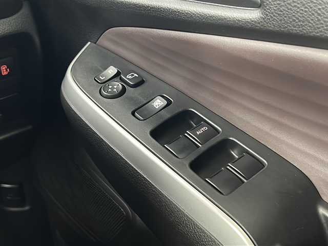 スズキ ソリオ バンディット HV MV 愛知県 2024(令6)年 1.3万km ピュアホワイトP 禁煙車/純正9インチナビ/（CD/DVD/Bluetooth/フルセグTV/USB）/全方位カメラ/スズキセーフティサポート/・衝突軽減ブレーキ/・レーンキープアシスト/・追従式クルーズコントロール/・オートマチックハイビーム/・クリアランスソナー/ヘッドアップディスプレイ/両側パワースライドドア/シートヒーター/スマートキー/プッシュスタート/スペアキー有/LEDヘッドライト