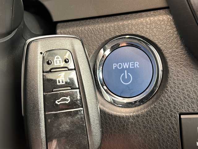 トヨタ カムリ WSレザーパッケージ 岐阜県 2021(令3)年 2万km アティチュードブラックマイカ 純正９インチディスプレイオーディオ/パノラミックビューモニター/ブラインドスポットモニター/ヘッドアップディスプレイ/黒レザーシート/シートヒーター/ビルトインＥＴＣ/セーフティセンス/レーダークルーズコントロール/ＬＥＤヘッドライト