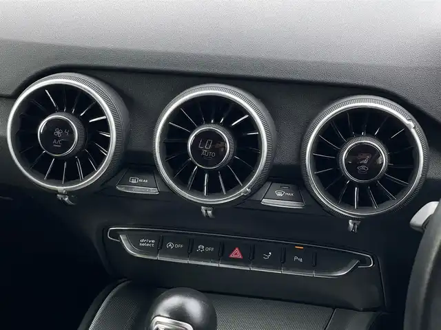 アウディ ＴＴクーペ 1．8 TFSI 山梨県 2016(平28)年 6.4万km グレイシアホワイトメタリック Sラインエクステリア/Bカメラ /バーチャルC/クルコン/純正メモリナビ/ＢＴ/前後ソナー/純正１８インチＡＷ/フルセグＴＶ/オートライト/ＬＥＤヘッドライト/３６０ドラレコ/ＡＡＣ/ＥＴＣ/取説/保証書１８０台限定車