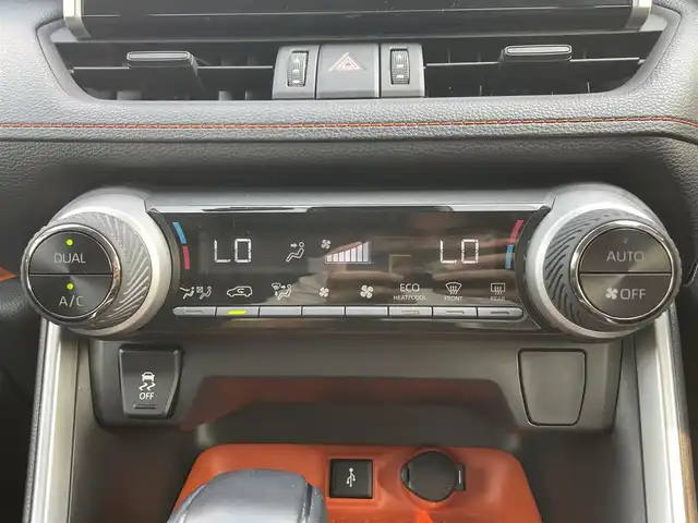 トヨタ ＲＡＶ４ アドベンチャー 滋賀県 2020(令2)年 2.3万km アティチュードブラックマイカ TRDエアロ/純正10。5型ディスプレイオーディオ/・フルセグTV/・Bluetooth/バックカメラ/革巻きステアリング/ステアリングリモコン/前後ドラレコ/ETC/パワーシート/黒レザーシート/社外アルミホイール/ブロックタイヤ/トヨタセーフティーセンス/・レーダークルーズコントロール/・プリクラッシュセーフティ/・レーントレーシングアシスト/・ロードサインアシスト/・フロントクロストラフィックアラート/・ドライバー異常時対応システム/・プロアクティブドライビングアシスト/・発進遅れ告知機能/・緊急時操舵支援/・レーンチェンジアシスト/自動防眩インナーミラー/オートリトラミラー/LEDヘッドライト/フォグライト/スマートキー