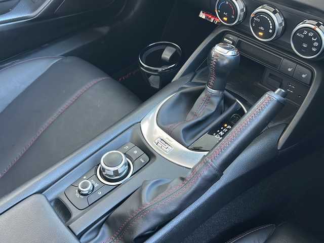 マツダ ロードスター ＲＦ VS 神奈川県 2019(令1)年 4万km エターナルブルーマイカ ワンオーナー/純正ナビ(USB/AUX/BT/フルセグTV)/バックカメラ/BOSEサウンドシステム/クルーズコントロール/パドルシフト/衝突被害軽減ブレーキ/レーンキープアシスト/横滑り防止装置/BSM/黒レザーシート/D/N席シートヒーター/ETC/オートライト/純正フロアマット/ステアリングスイッチ/スペアキー×1/保証書/取扱説明書