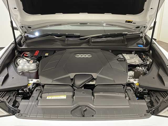 アウディ Ｑ８ 55TFSIクワトロ デビューPKG ラグジュアリ 新潟県 2019(令1)年 4.4万km グレイシアホワイトメタリック ラグジュアリーパッケージ/・パノラマサンルーフ/・プライベートガラス/・アダブティブエアサスペンション/・シートベンチレーション・マッサージ機能（フロント）/コンフォートアシスタンスパッケージ/・HDマトリクスLEDヘッドライト/・ルーフレール/・アダブティブウィンドウワイパー/・アダブティブドライブアシスト/アダブティブクルーズコントロール/Bang&Olufsenサウンドシステム/バーチャルコックピット/MMIナビゲーションシステム/フルセグTV/サラウンドビューカメラ/ブラックレザーシート/シートヒーター（D、N席）/パワーシート（D、N席）/純正20インチAW/アドバンストキー/スペアキー１本/電動リアゲート/ETC2.0
