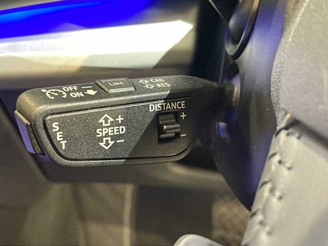 アウディ Ｑ８ 55TFSIクワトロ デビューPKG ラグジュアリ 新潟県 2019(令1)年 4.4万km グレイシアホワイトメタリック ラグジュアリーパッケージ/・パノラマサンルーフ/・プライベートガラス/・アダブティブエアサスペンション/・シートベンチレーション・マッサージ機能（フロント）/コンフォートアシスタンスパッケージ/・HDマトリクスLEDヘッドライト/・ルーフレール/・アダブティブウィンドウワイパー/・アダブティブドライブアシスト/アダブティブクルーズコントロール/Bang&Olufsenサウンドシステム/バーチャルコックピット/MMIナビゲーションシステム/フルセグTV/サラウンドビューカメラ/ブラックレザーシート/シートヒーター（D、N席）/パワーシート（D、N席）/純正20インチAW/アドバンストキー/スペアキー１本/電動リアゲート/ETC2.0