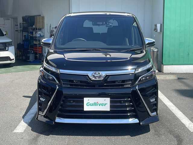 トヨタ ヴォクシー ZS 煌Ⅲ 京都府 2021(令3)年 3.7万km ブラック 純正9インチナビ　Bluetoothオーディオ　DVD再生　フルセグ　バックカメラ　後席フリップダウンモニター　クルーズコントロール　LEDヘッドライト　前後ドラレコ　プリクラッシュセーフティ　禁煙車