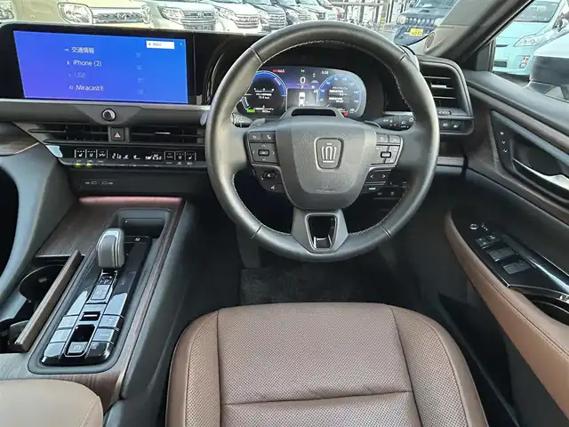 トヨタ クラウン Z 愛知県 2024(令6)年 0.6万km プラチナホワイトパールマイカ パノラマルーフ/ブラックパッケージ/デジタルインナーミラー /純正ナビ/フルセグTV/BT/AC100V電源/パノラミックビューモニター/ビルトイン2.0ETC/純正20インチAW/トヨタセーフティセンス/ブラインドスポットモニター/ヘッドアップディスプレイ/レーダークルーズコントロール/パワーバックドア/電動リアサンシェード/レザーシート/パワーシート/シートヒーター /エアシート/純正フロアマット/取説、保証書
