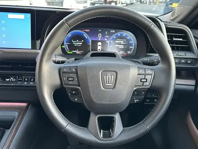 トヨタ クラウン Z 愛知県 2024(令6)年 0.6万km プラチナホワイトパールマイカ パノラマルーフ/ブラックパッケージ/デジタルインナーミラー /純正ナビ/フルセグTV/BT/AC100V電源/パノラミックビューモニター/ビルトイン2.0ETC/純正20インチAW/トヨタセーフティセンス/ブラインドスポットモニター/ヘッドアップディスプレイ/レーダークルーズコントロール/パワーバックドア/電動リアサンシェード/レザーシート/パワーシート/シートヒーター /エアシート/純正フロアマット/取説、保証書