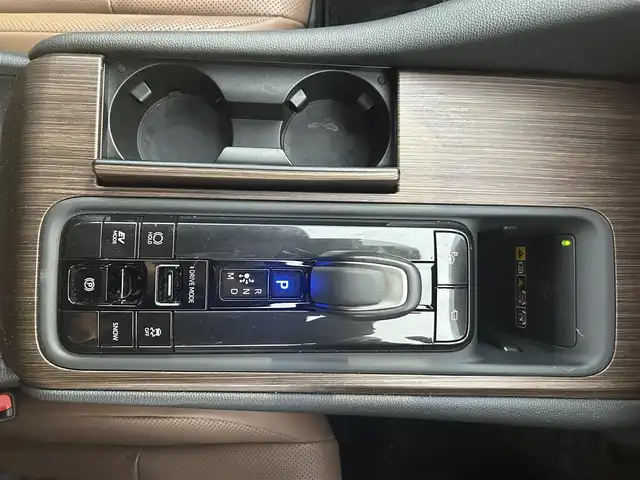 トヨタ クラウン Z 愛知県 2024(令6)年 0.6万km プラチナホワイトパールマイカ パノラマルーフ/ブラックパッケージ/デジタルインナーミラー /純正ナビ/フルセグTV/BT/AC100V電源/パノラミックビューモニター/ビルトイン2.0ETC/純正20インチAW/トヨタセーフティセンス/ブラインドスポットモニター/ヘッドアップディスプレイ/レーダークルーズコントロール/パワーバックドア/電動リアサンシェード/レザーシート/パワーシート/シートヒーター /エアシート/純正フロアマット/取説、保証書