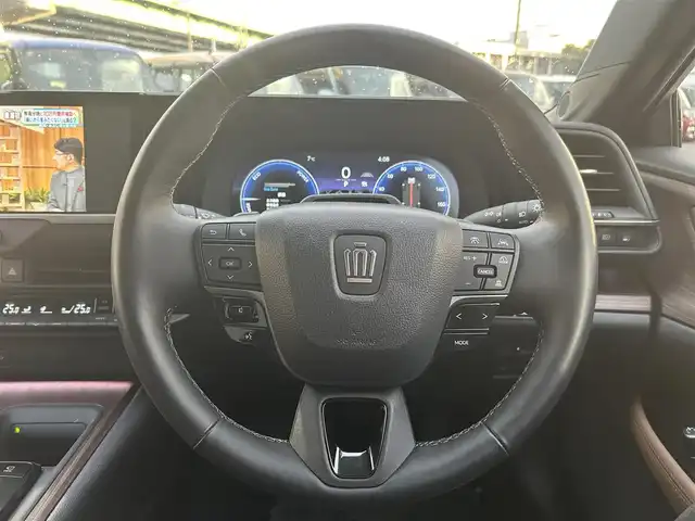 トヨタ クラウン Z 愛知県 2024(令6)年 0.6万km プラチナホワイトパールマイカ パノラマルーフ/ブラックパッケージ/デジタルインナーミラー /純正ナビ/フルセグTV/BT/AC100V電源/パノラミックビューモニター/ビルトイン2.0ETC/純正20インチAW/トヨタセーフティセンス/ブラインドスポットモニター/ヘッドアップディスプレイ/レーダークルーズコントロール/パワーバックドア/電動リアサンシェード/レザーシート/パワーシート/シートヒーター /エアシート/純正フロアマット/取説、保証書