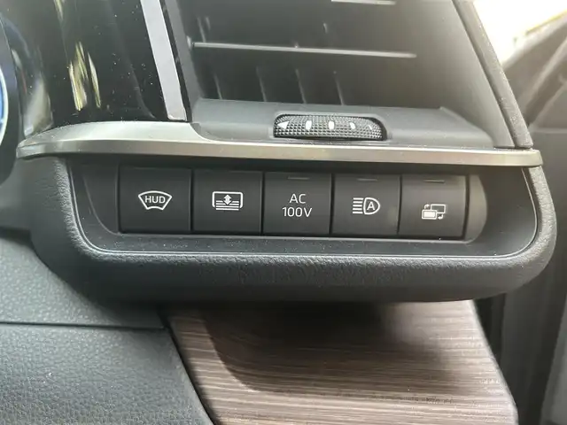 トヨタ クラウン Z 愛知県 2024(令6)年 0.6万km プラチナホワイトパールマイカ パノラマルーフ/ブラックパッケージ/デジタルインナーミラー /純正ナビ/フルセグTV/BT/AC100V電源/パノラミックビューモニター/ビルトイン2.0ETC/純正20インチAW/トヨタセーフティセンス/ブラインドスポットモニター/ヘッドアップディスプレイ/レーダークルーズコントロール/パワーバックドア/電動リアサンシェード/レザーシート/パワーシート/シートヒーター /エアシート/純正フロアマット/取説、保証書