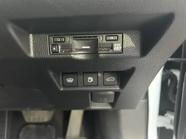 トヨタ クラウン Z 愛知県 2024(令6)年 0.6万km プラチナホワイトパールマイカ パノラマルーフ/ブラックパッケージ/デジタルインナーミラー /純正ナビ/フルセグTV/BT/AC100V電源/パノラミックビューモニター/ビルトイン2.0ETC/純正20インチAW/トヨタセーフティセンス/ブラインドスポットモニター/ヘッドアップディスプレイ/レーダークルーズコントロール/パワーバックドア/電動リアサンシェード/レザーシート/パワーシート/シートヒーター /エアシート/純正フロアマット/取説、保証書