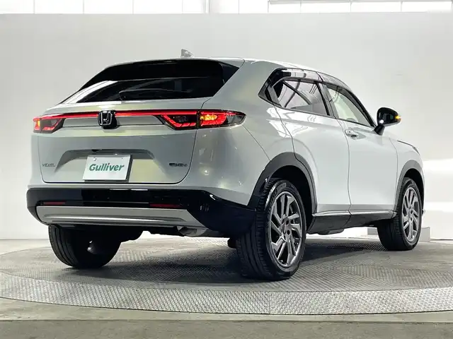 ホンダ ヴェゼル ハイブリッド e:HEV Z 大阪府 2021(令3)年 1.1万km プレミアムサンライトホワイトパール Moduloフロントグリル/18incAW ホンダセンシング シーケンシャル 純正9incナビTV 360カメラ ETC ハーフレザー シートヒーター 電動リアゲート 衝突軽減 レーダーC BSM 置くだけ充電