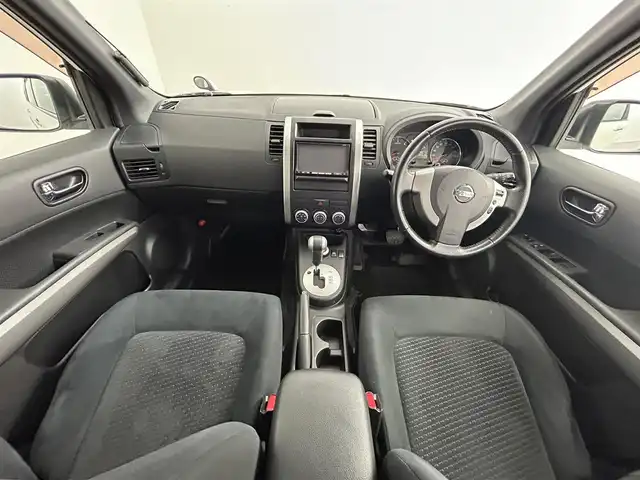 日産 エクストレイル 20GT 道央・札幌 2011(平23)年 4.9万km ブリリアントホワイトパール ・４WD/・DOPメモリーナビ（MP310-A）/　CD/DVD/SD/BT/フルセグTV/・ETC/・クルーズコントロール/・ダウンヒルアシストコントロール/・２WD⇔４WD切り替え/・MTモード付AT/・横滑り防止装置/・オートライト/・キセノンヘッドライト/・フロントフォグランプ/・ドアバイザー/・純正１８インチAW（夏）/・積込社外１６インチAW（冬215/65R16 8分山）/・スマートキー/・純正フロアマット/・取扱説明書/・保証書