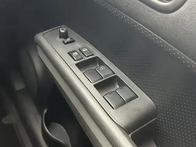 日産 エクストレイル 20GT 道央・札幌 2011(平23)年 4.9万km ブリリアントホワイトパール ・４WD/・DOPメモリーナビ（MP310-A）/　CD/DVD/SD/BT/フルセグTV/・ETC/・クルーズコントロール/・ダウンヒルアシストコントロール/・２WD⇔４WD切り替え/・MTモード付AT/・横滑り防止装置/・オートライト/・キセノンヘッドライト/・フロントフォグランプ/・ドアバイザー/・純正１８インチAW（夏）/・積込社外１６インチAW（冬215/65R16 8分山）/・スマートキー/・純正フロアマット/・取扱説明書/・保証書