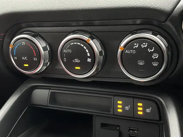 アバルト １２４ スパイダー 三重県 2020(令2)年 2.1万km パール レコードモンツァマフラー/純正ビルシュタイン/純正ナビＴＶ/ＯＰレザーシート(赤黒コンビ)/シートヒーター/クルコン/Ｂカメラ/ＬＥＤライト/Ｂｌｕｅｔｏｏｔｈ/ドラレコ/純正１７インチＡＷ/ビアンコアクロポリス1972